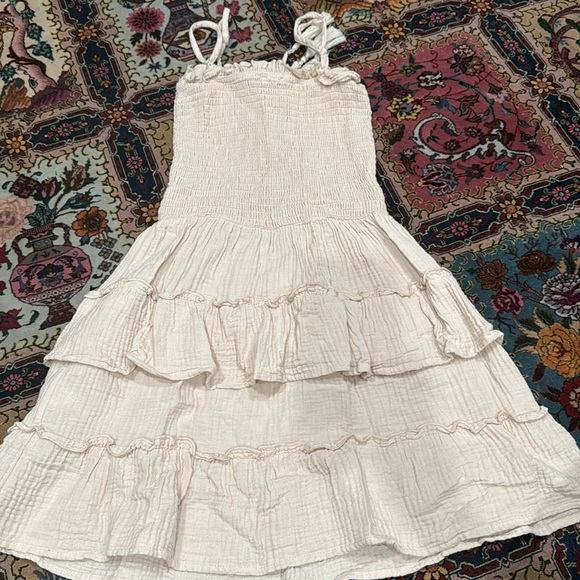 Ruffled cream dress - Picture 2 of 3